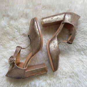 NY LA NWOT metallic gold heels. 👠 size 8. Never worn. perfect
